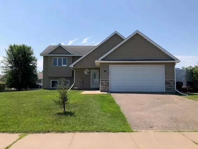 1103 Pond View DR, Braham, MN 55006