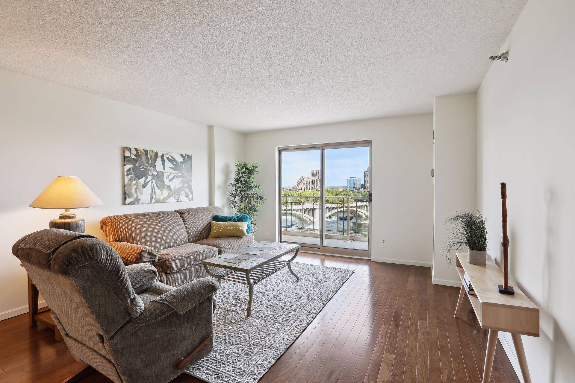 Minneapolis, MN 55401,401 S 1st ST #805