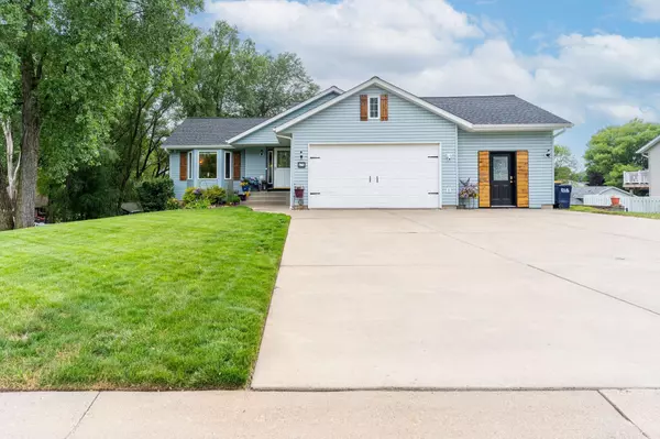 675 Flora SQ, Prescott, WI 54021