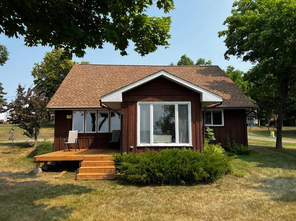 47481 Whistle RD,  Isle,  MN 56342