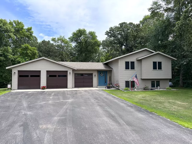 5877 Oakwood TER NW, Alexandria, MN 56308