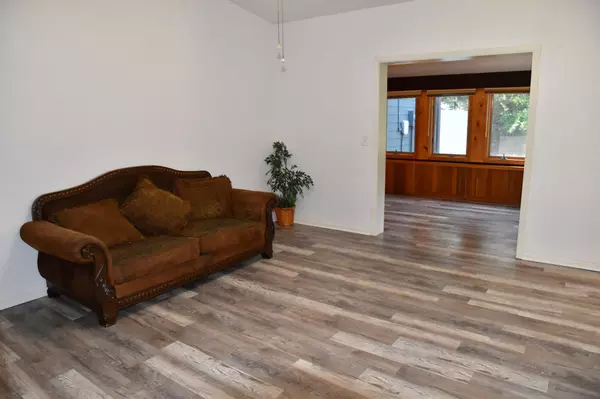 Sibley, IA 51249,1107 6th ST NE