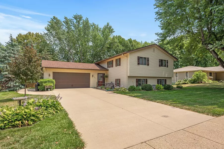 732 Lathrop DR, Northfield, MN 55057