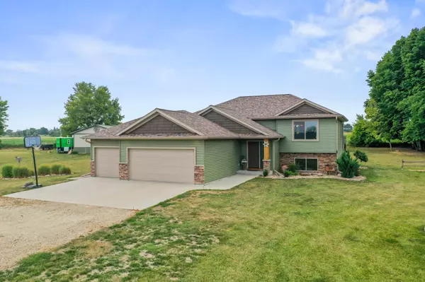 11945 County 3 RD SW, Stewartville, MN 55976