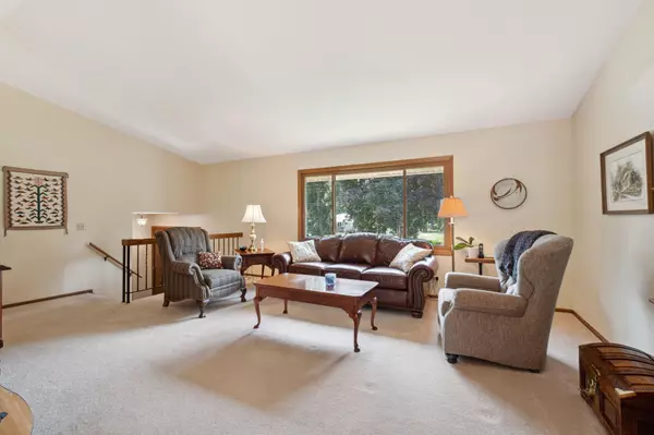 Minnetonka, MN 55305,10324 Crestridge DR