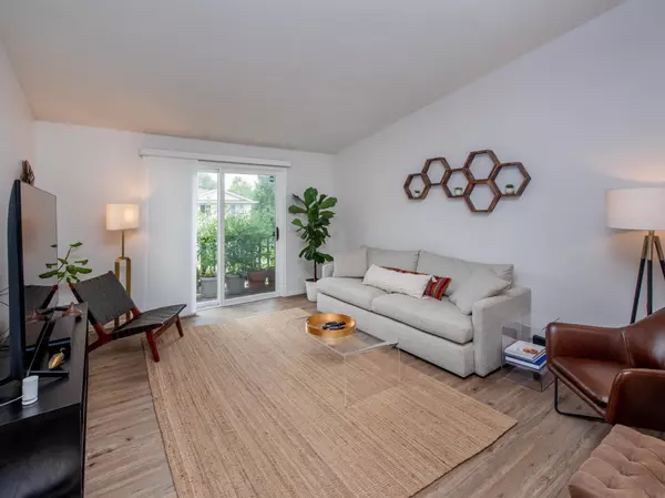 Vadnais Heights, MN 55127,3317 Greenbrier ST #D-306