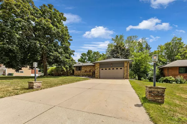 Shoreview, MN 55126,774 Randy AVE