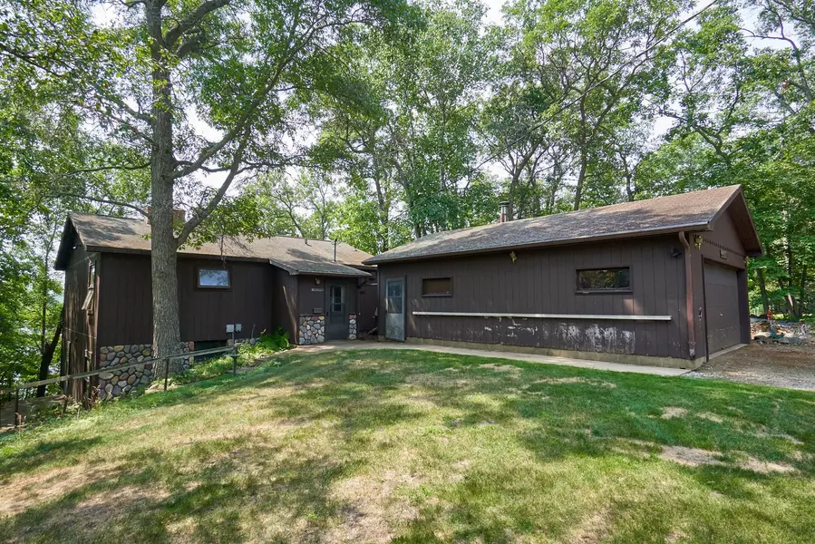 9439 Ossawinnamakee RD, Breezy Point, MN 56472