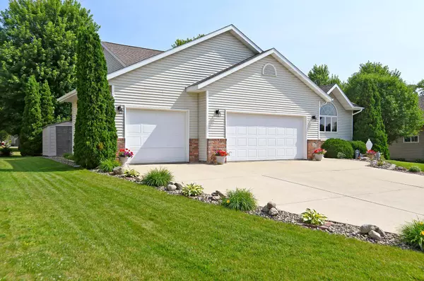 Owatonna, MN 55060,1424 Wildflower LN NE