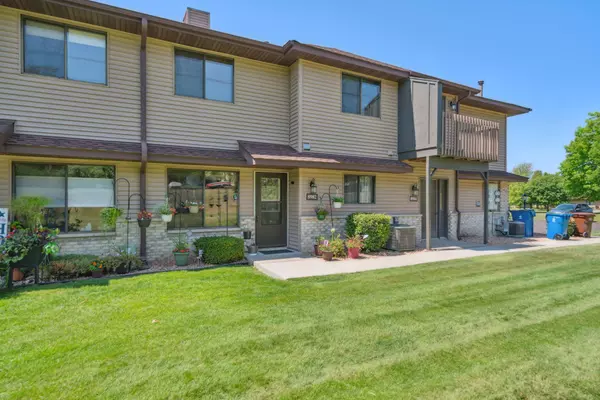 Maple Grove, MN 55369,8982 Underwood LN N