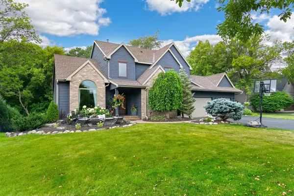 17297 Bainbridge DR, Eden Prairie, MN 55347