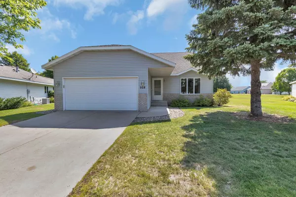 928 Willow Grove CIR, Waite Park, MN 56387