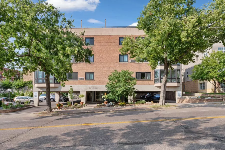 504 W Franklin AVE #2E, Minneapolis, MN 55405