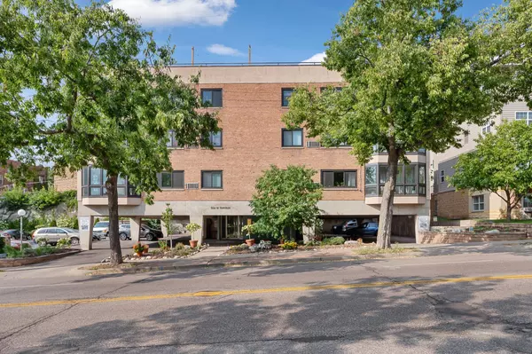 504 W Franklin AVE #2E, Minneapolis, MN 55405