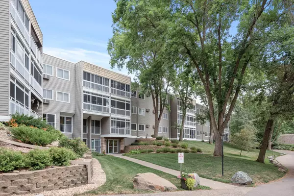 135 Viking DR E #309, Little Canada, MN 55117