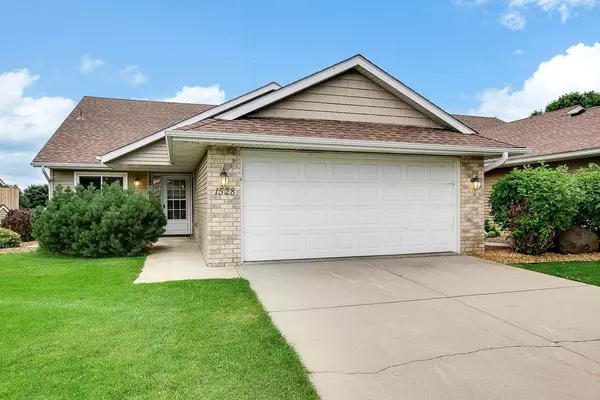 1528 Carleton DR, Hastings, MN 55033