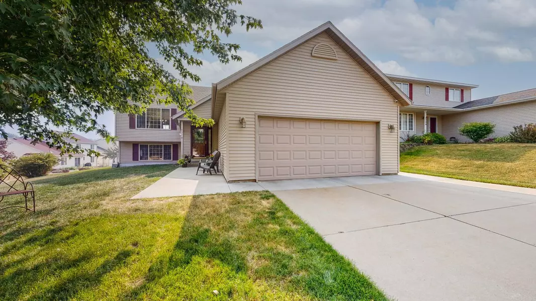 5310 Augusta LN NW, Rochester, MN 55901