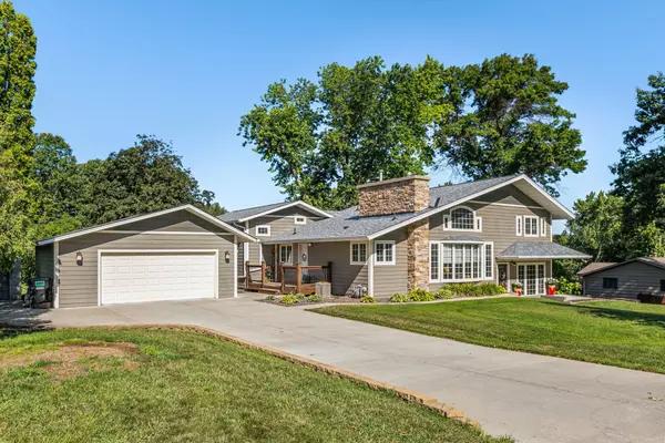 12504 Chippewa LN, Burnsville, MN 55337