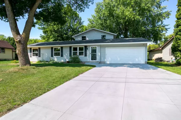 704 Pine Tree TRL, Stillwater, MN 55082