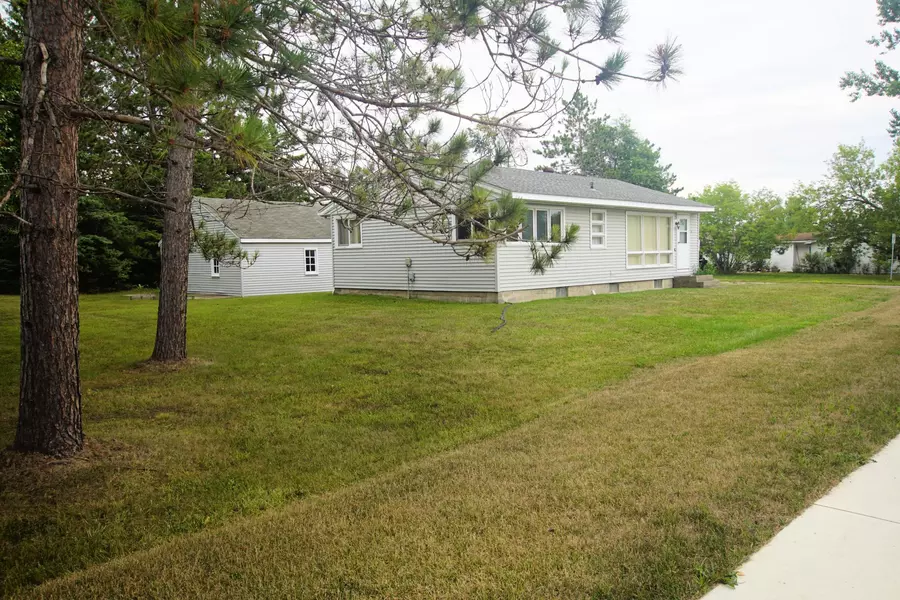 1002 Division ST, Deer River, MN 56636