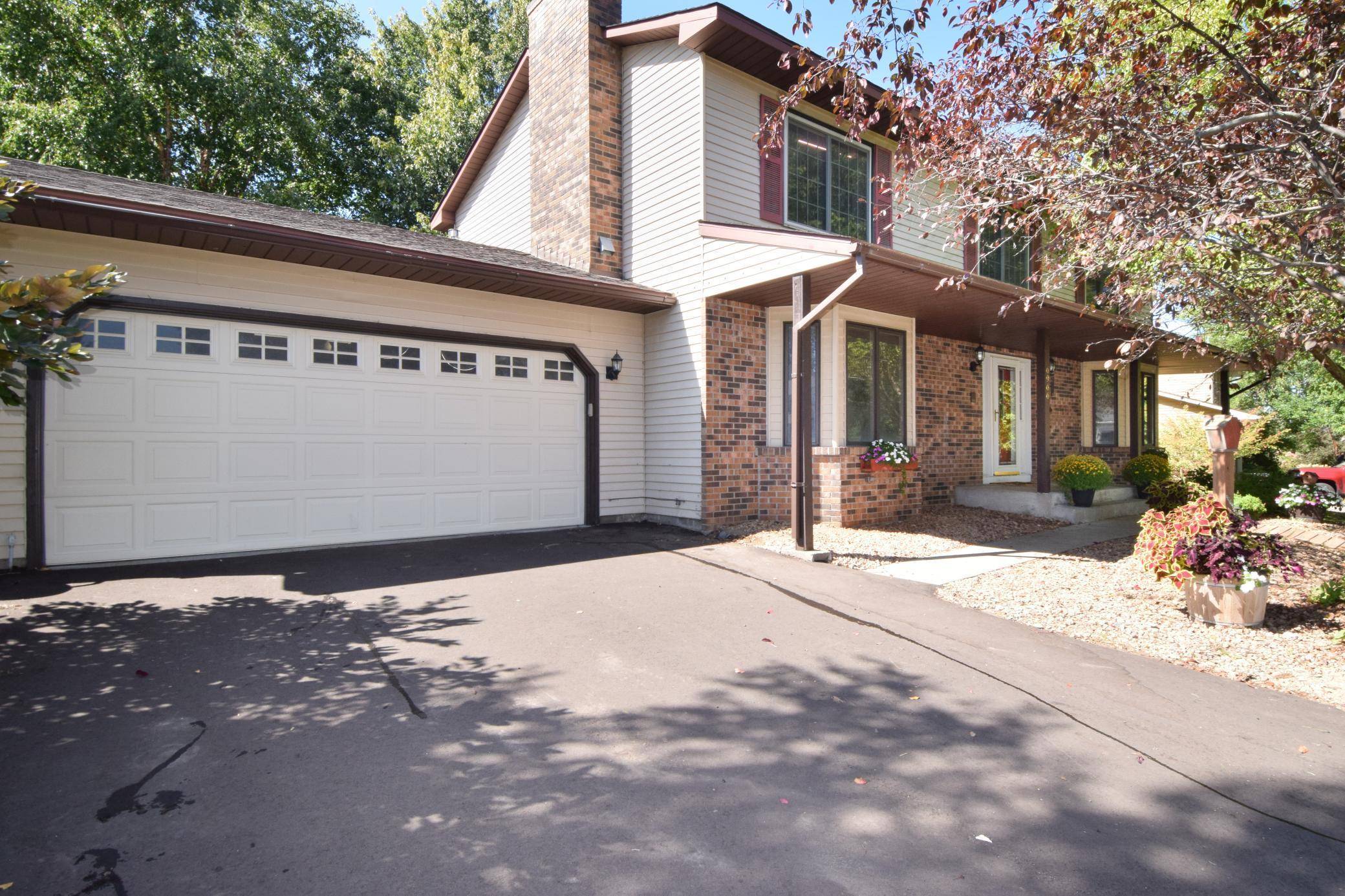 6966 Wyndham WAY,  Woodbury,  MN 55125