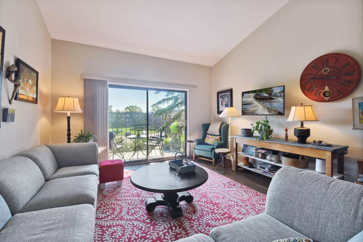 Edina, MN 55435,4100 Parklawn AVE #308