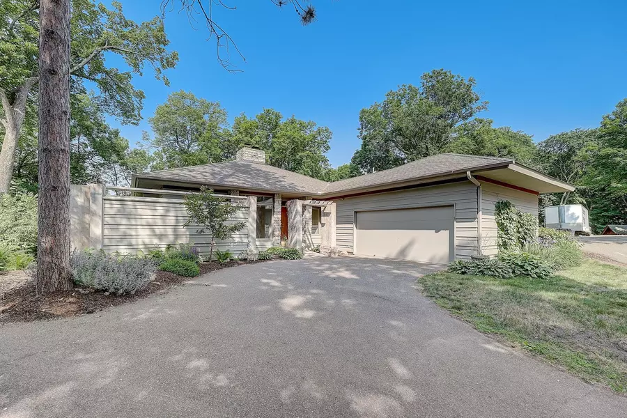 510 Far Hill RD, Wayzata, MN 55391