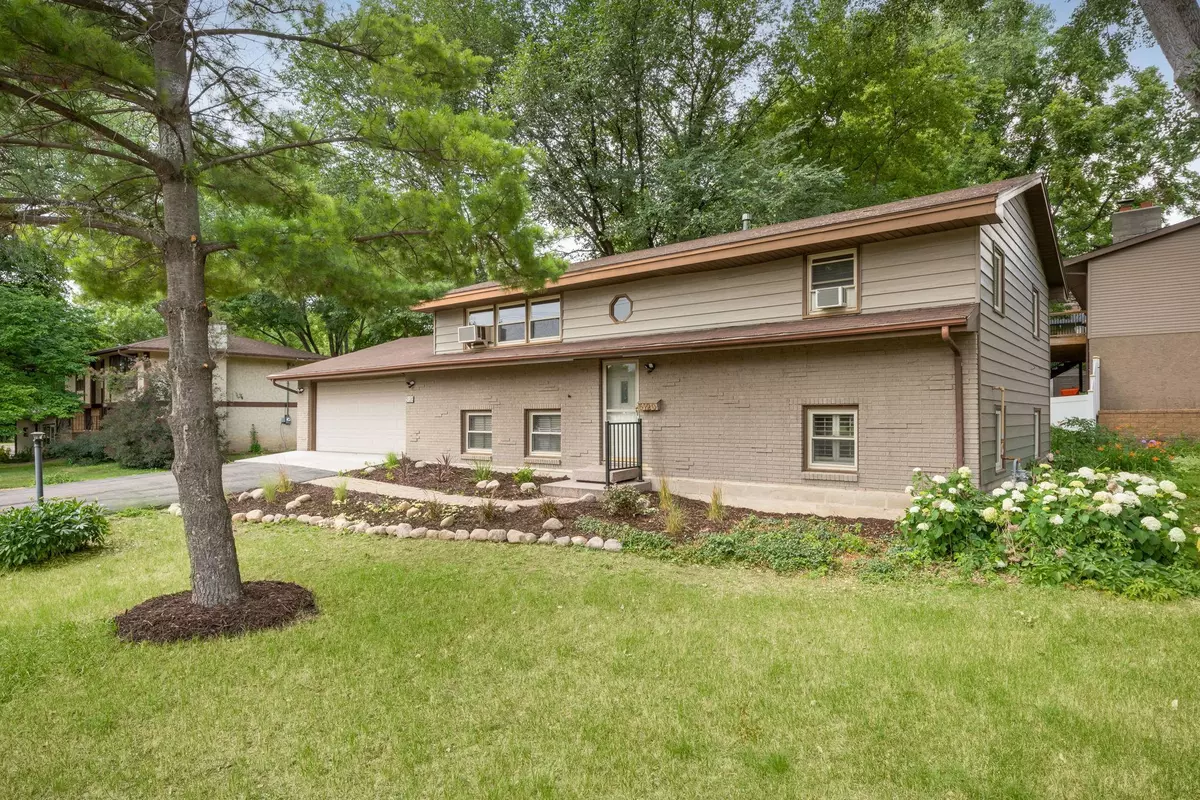 Golden Valley, MN 55422,5120 Lowry TER