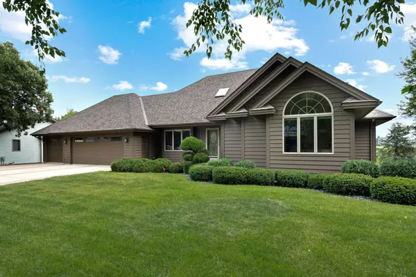 Owatonna, MN 55060,1239 Robinhood LN SE