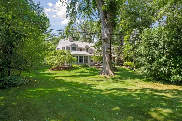 Edina, MN 55424,9 Woodland RD