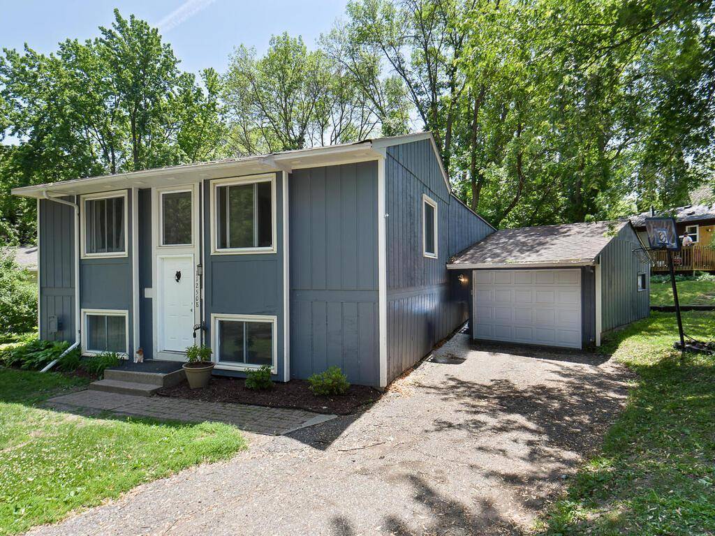 112508 Ramsey CT, Chaska, MN 55318