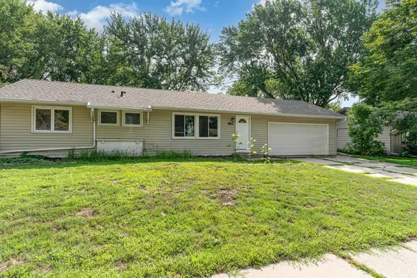 Apple Valley, MN 55124,961 Redwell LN