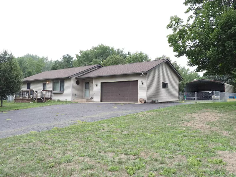 909 Martys WAY, Osceola, WI 54020