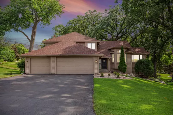 1825 Woodstone DR, Victoria, MN 55386