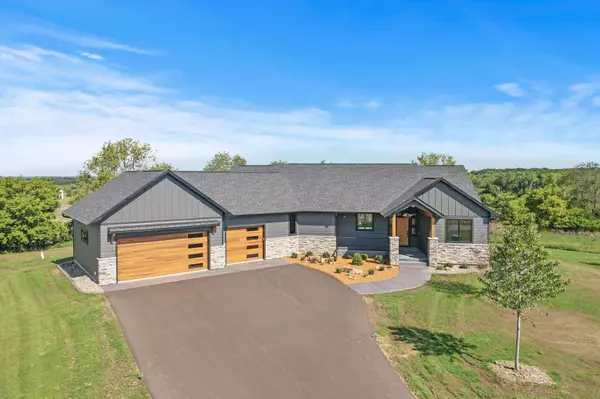 353 Moelter LN, Hudson, WI 54016