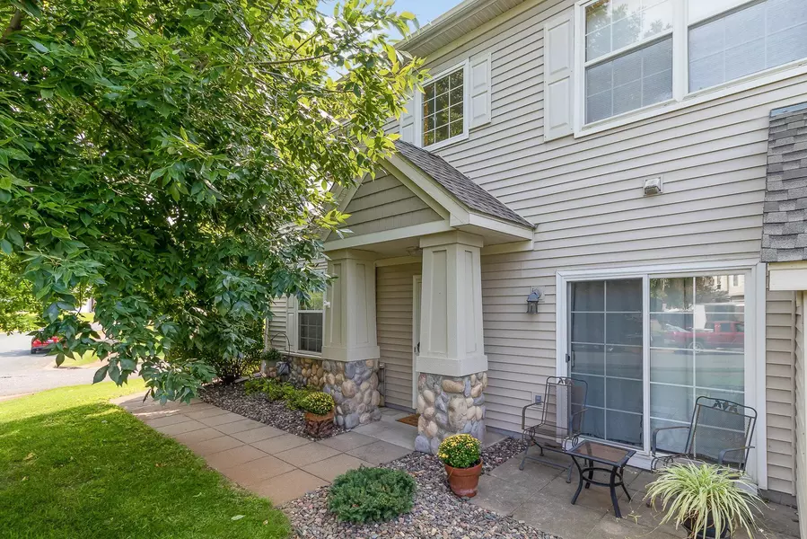 1872 Bluestem LN, Shoreview, MN 55126