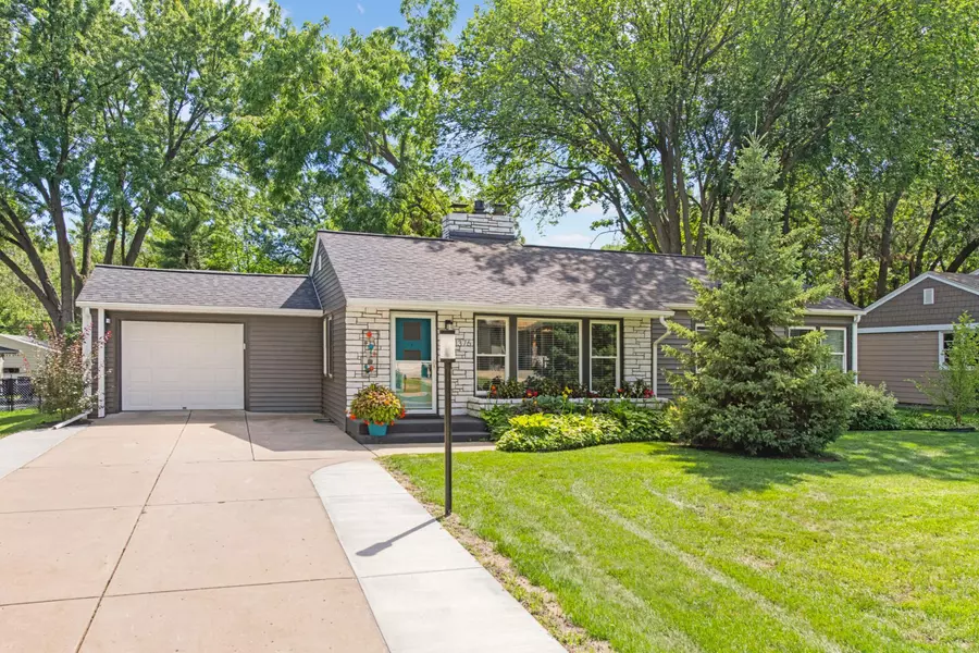 1376 Arden PL, Arden Hills, MN 55112