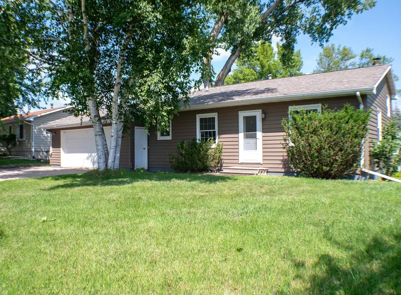 103 E Interlaken RD, Fairmont, MN 56031