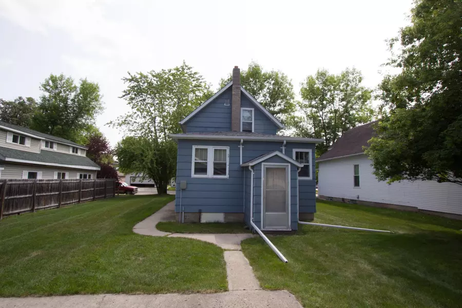 319 Knight AVE S, Thief River Falls, MN 56701