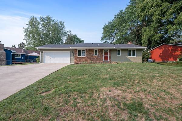 6265 Linden RD,  Woodbury,  MN 55125