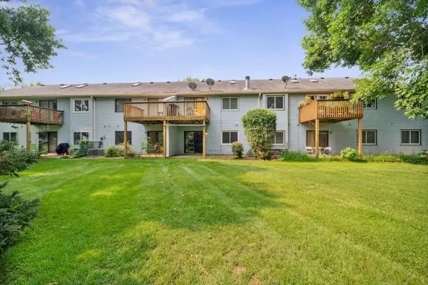 Vadnais Heights, MN 55127,993 Heritage CT E #304