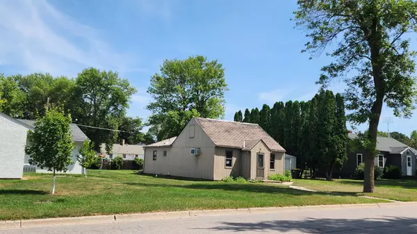 321 S 4th ST, Bird Island, MN 55310