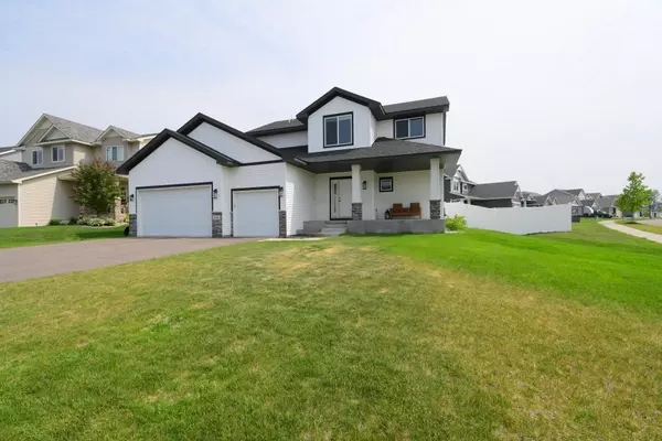 2081 Red Oak LN, Lino Lakes, MN 55038