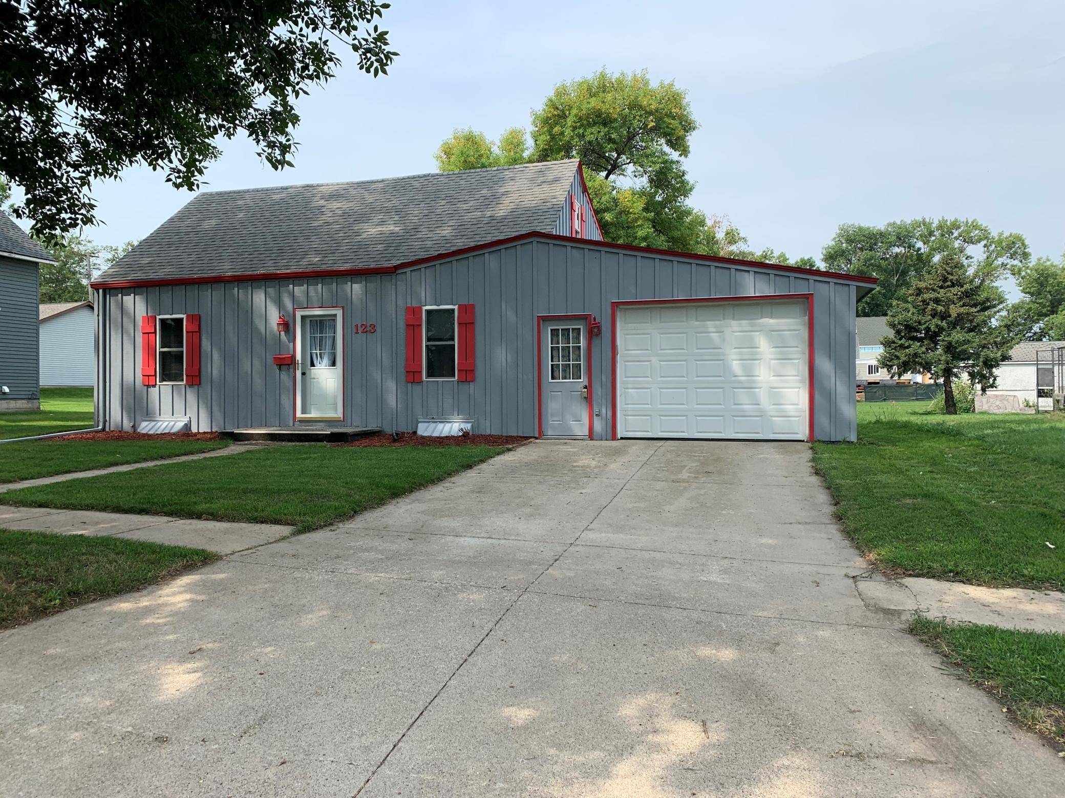 123 Division ST N, Clara City, MN 56222