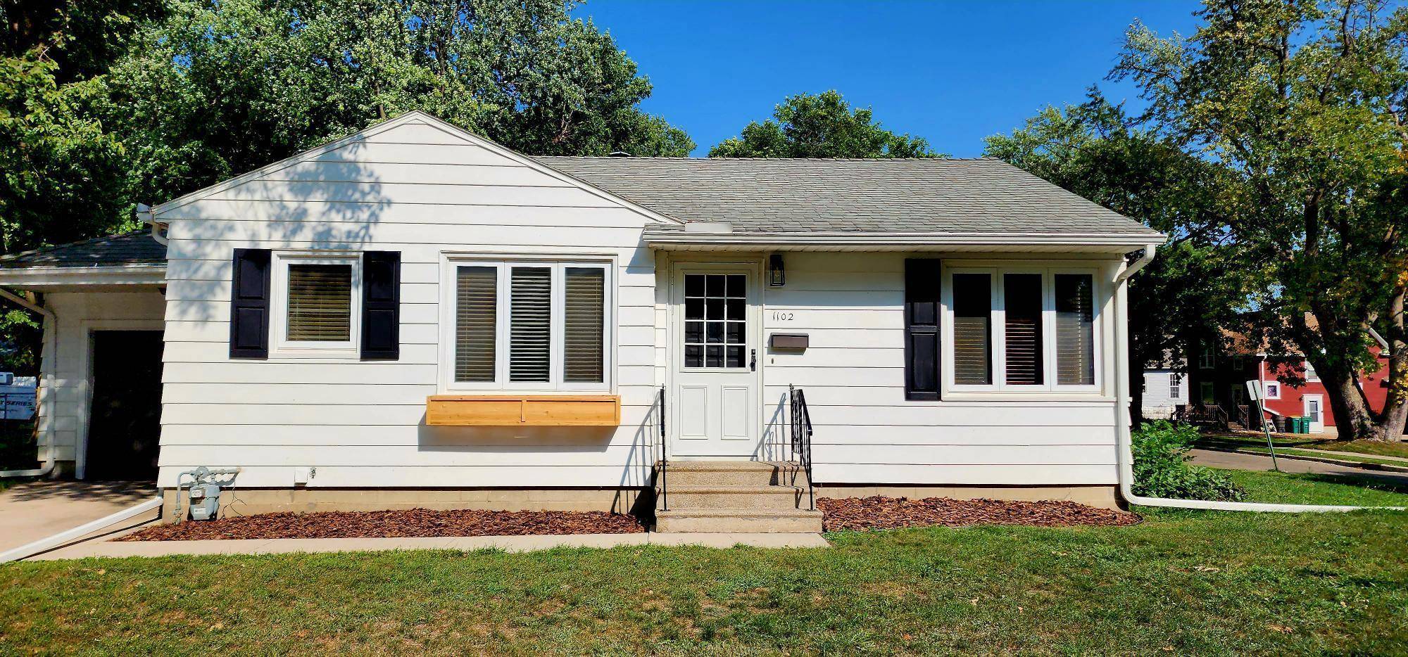 1102 Hoffman AVE,  Albert Lea,  MN 56007