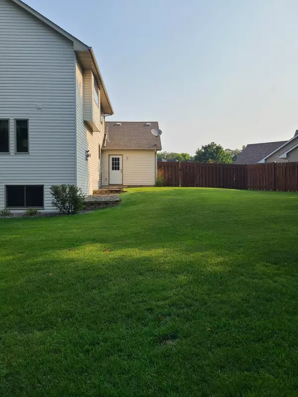 Shakopee, MN 55379,1712 Windsor CIR