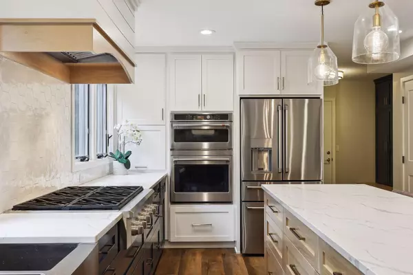 Minnetonka, MN 55305,10911 Sumac LN