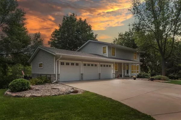 15731 Summit DR, Eden Prairie, MN 55347