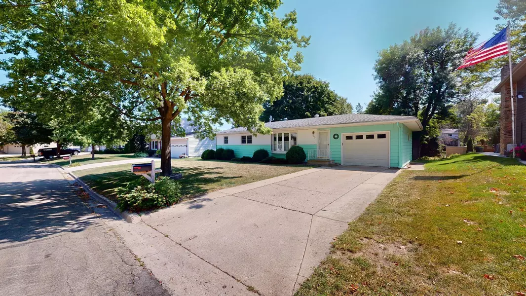 1222 Foothills CIR, Albert Lea, MN 56007