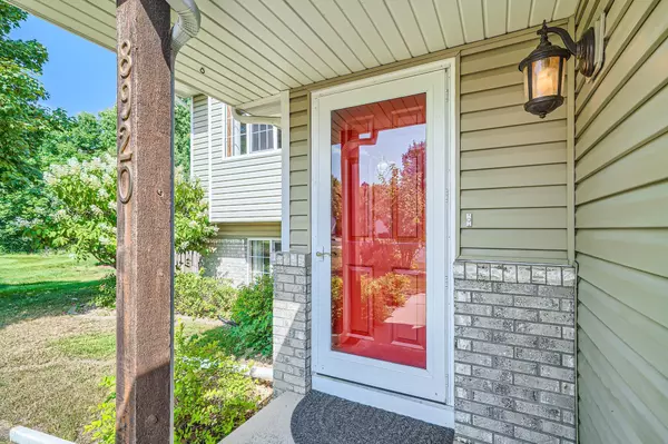 Saint Bonifacius, MN 55375,8920 Aspen RD